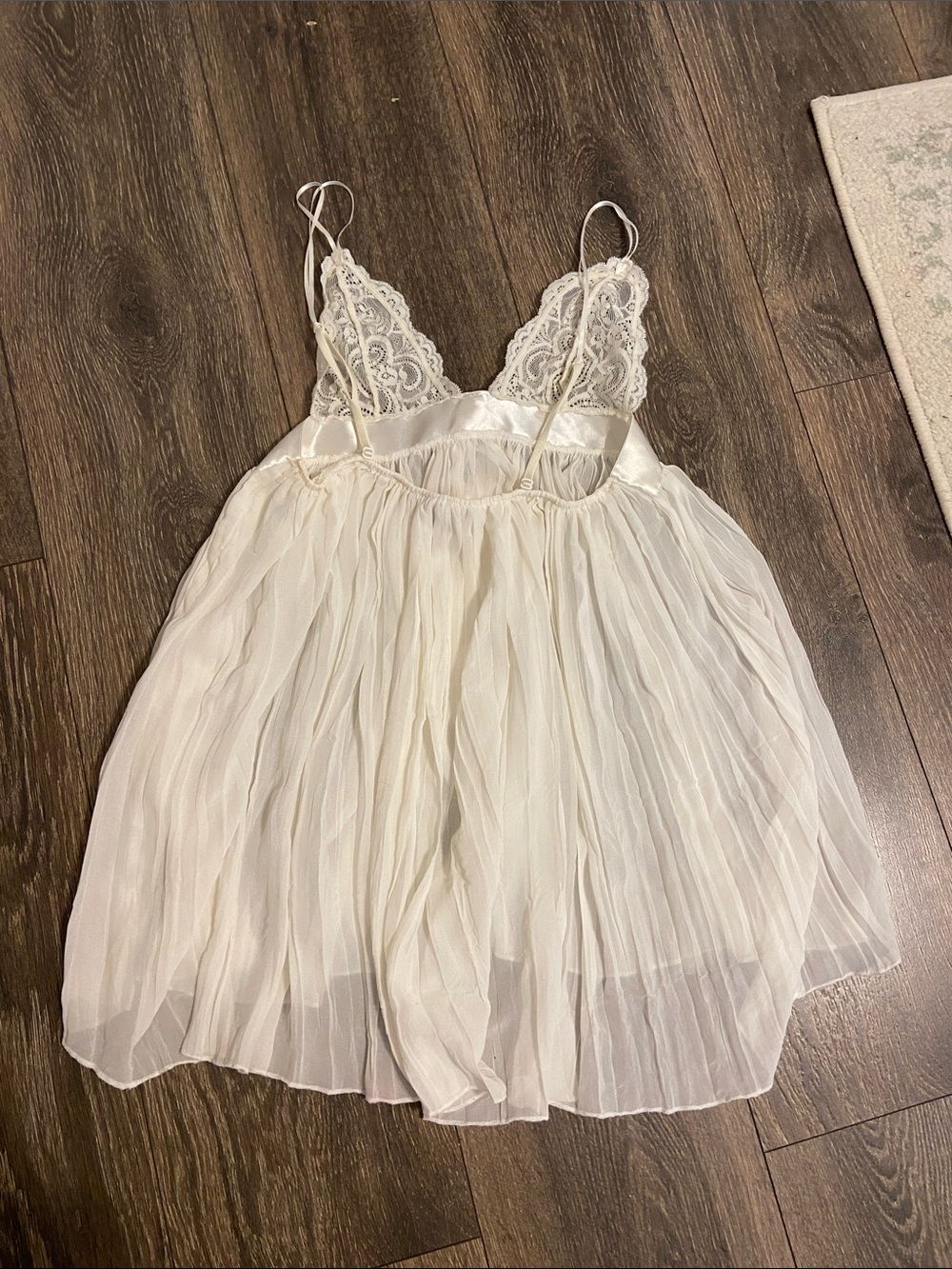 Victoria's Secret Ivory Lace & Satin Babydoll Chemise - Picture 4 of 4